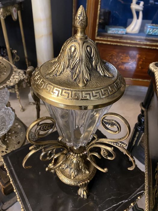 Bomboniera cu suport din bronz masiv