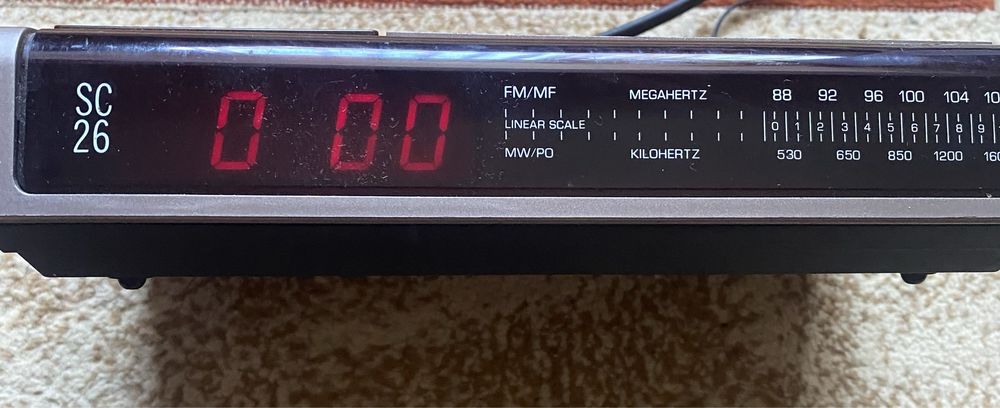 De vanzare 2 bucati radio ceas