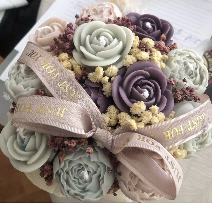 Букет от соеви свещи в кутия