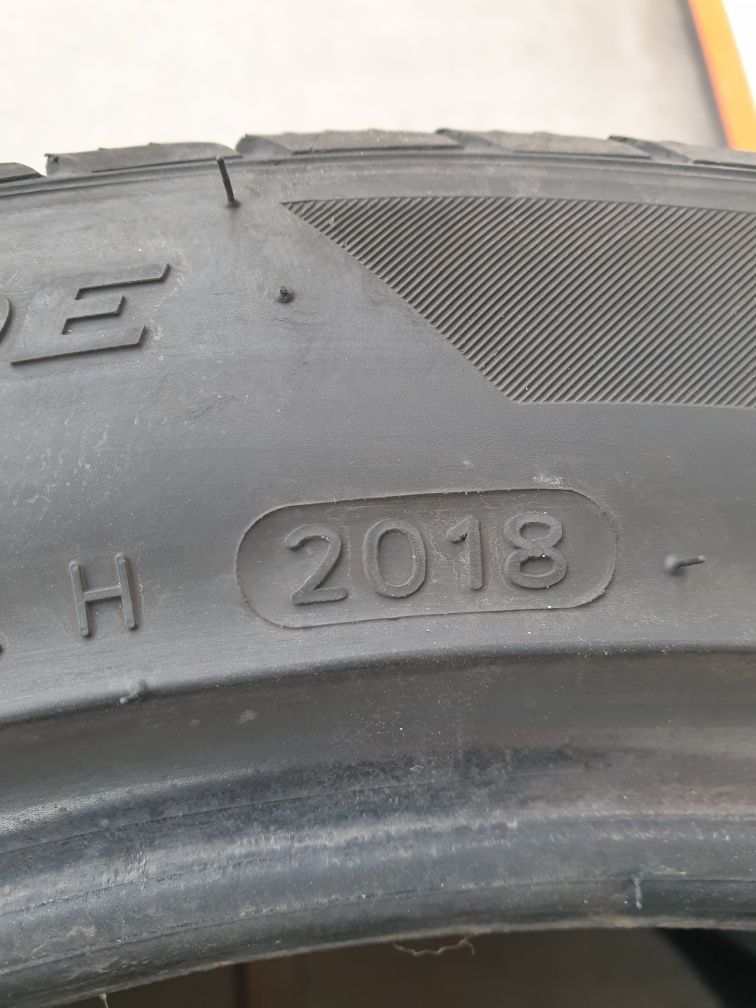 Зимни гуми 2 броя HANKOOK WinterIcept EVO2 235 45 R18 дот 2018