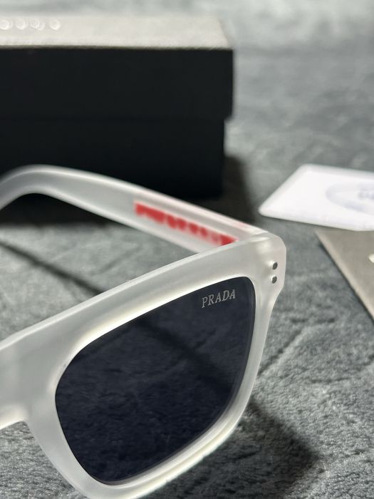 Ochelari Prada.