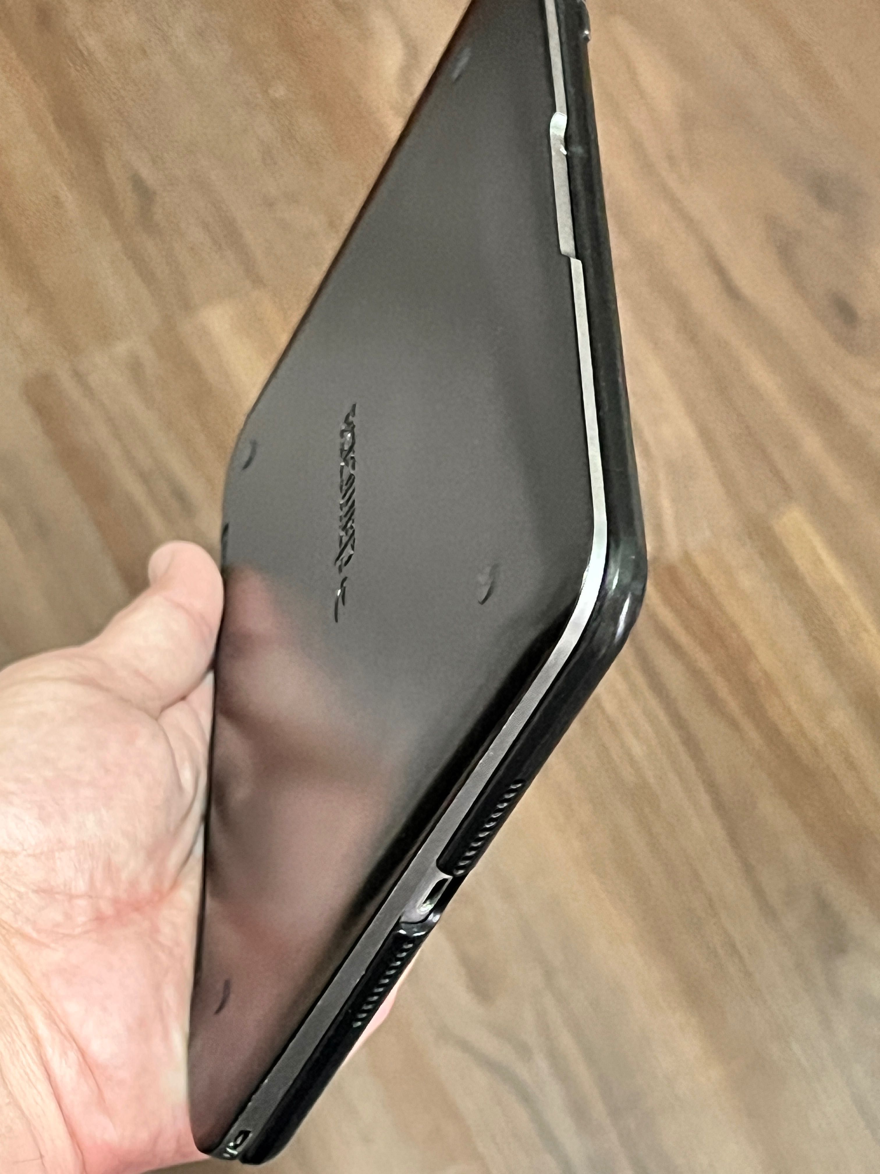 Apple iPad Mini 4 256GB + Чехол кейс клавиатура под "Macbook" из США.