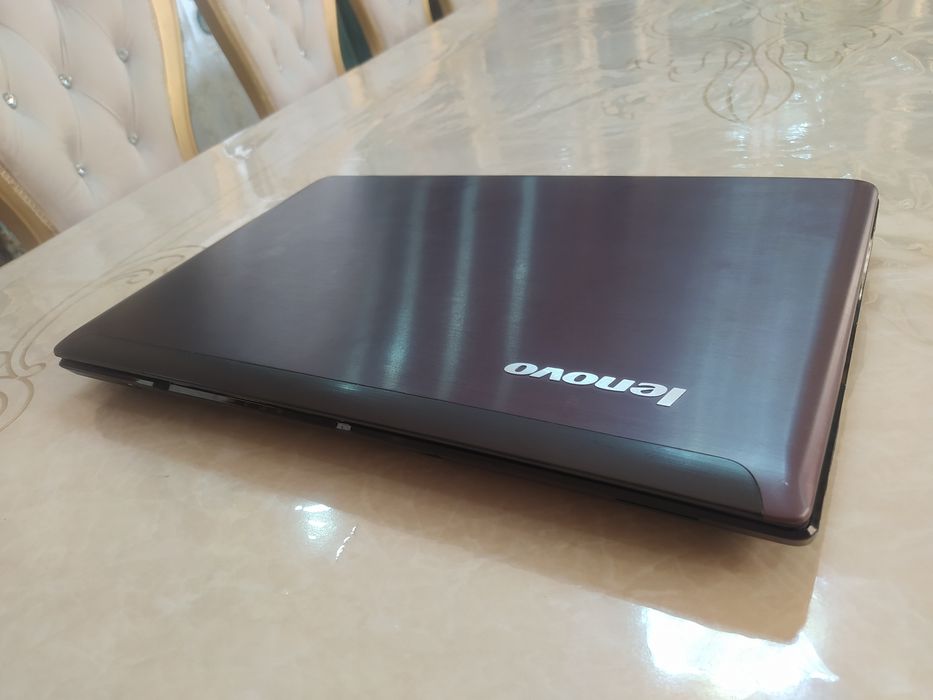 Lenovo Z570  Ideapad 256 ssd 512 hdd 8Gb ram