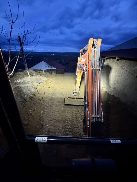Inchirez miniexcavator si BASCULANTA