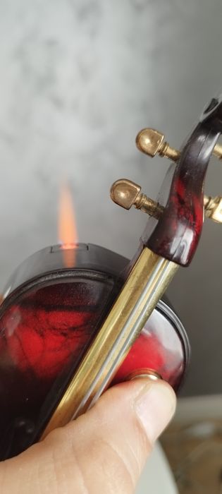 De vânzare bricheta  violoncel de colecție
