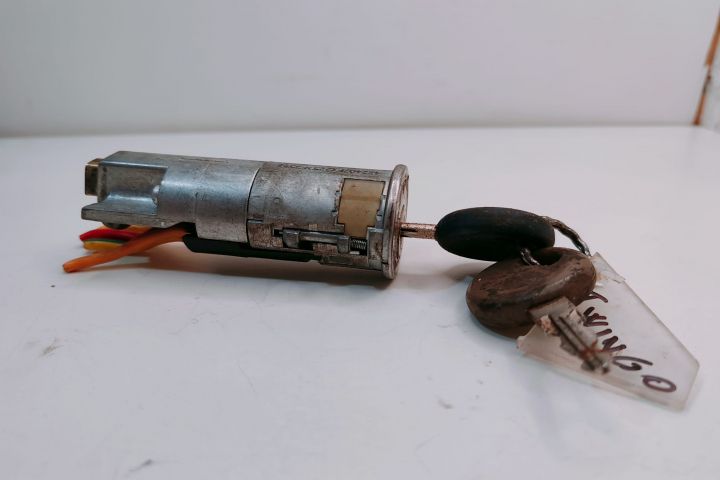 Contact Pornire cu Cheie 422407F / F3597 Renault Twingo prima generat