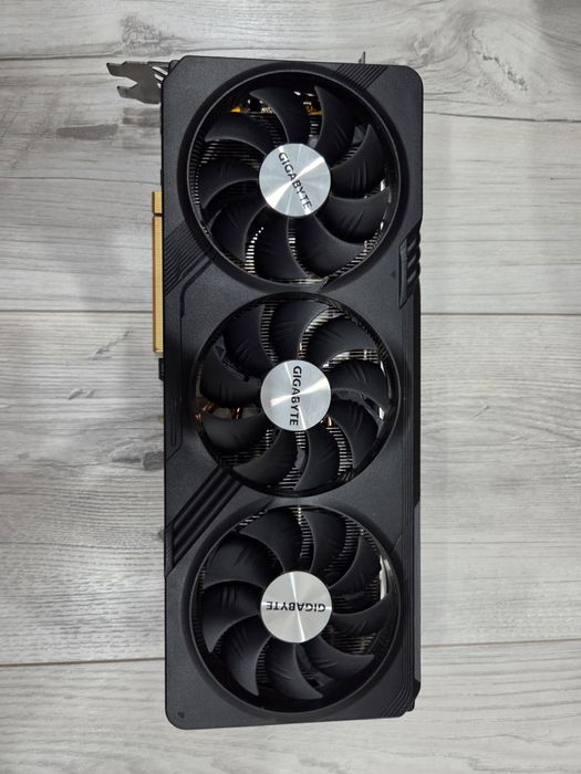 Видеокарта GIGABYTE Radeon RX 7700 XT GAMING OC