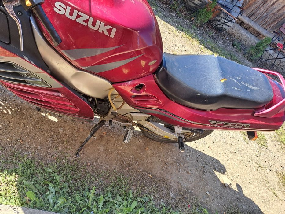 Dezmembrez Suzuki rf900r