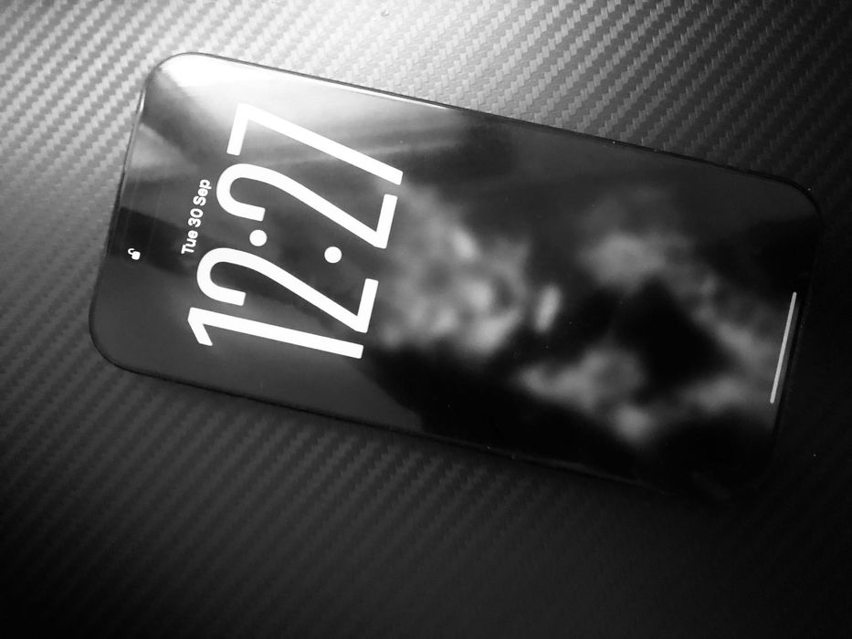 Продавам iPhone 16 Pro Max 1TB Black Platinum