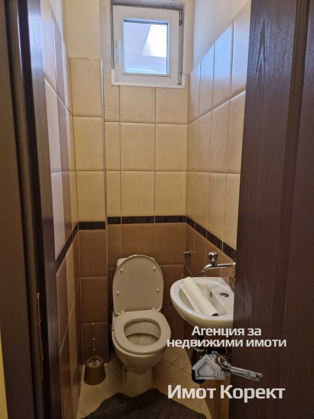 Имот Корект продава Етаж от къща, Гараж, стая, кв.Метоха
