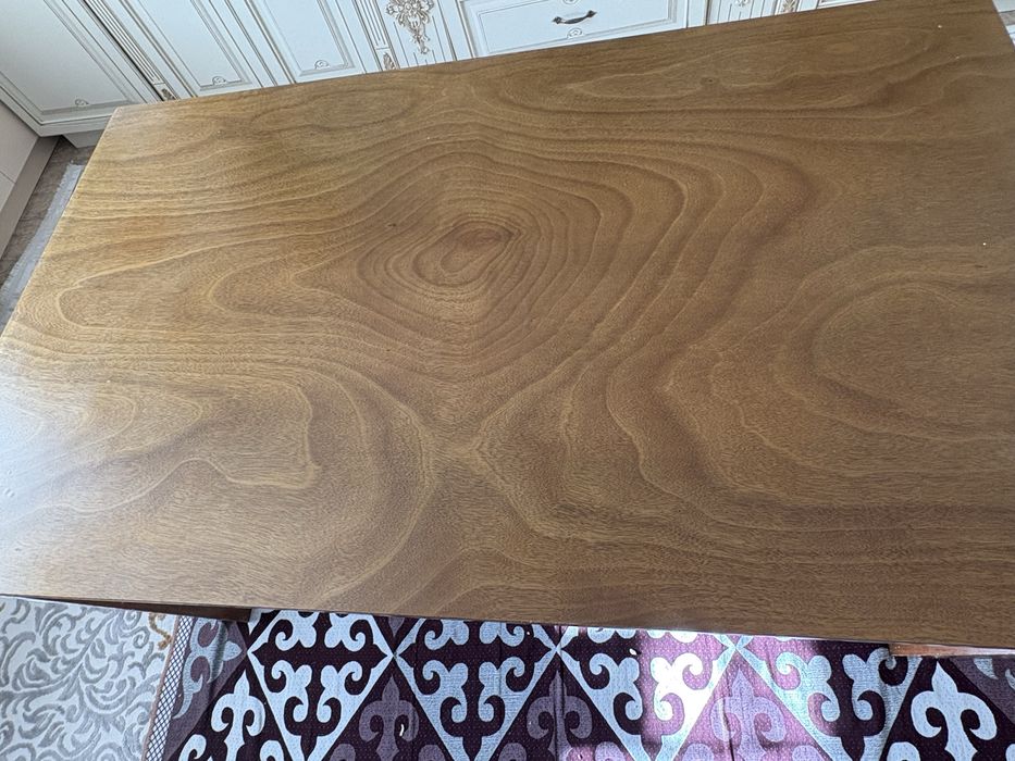 Срочно продается кухонный стол 1,5 метр