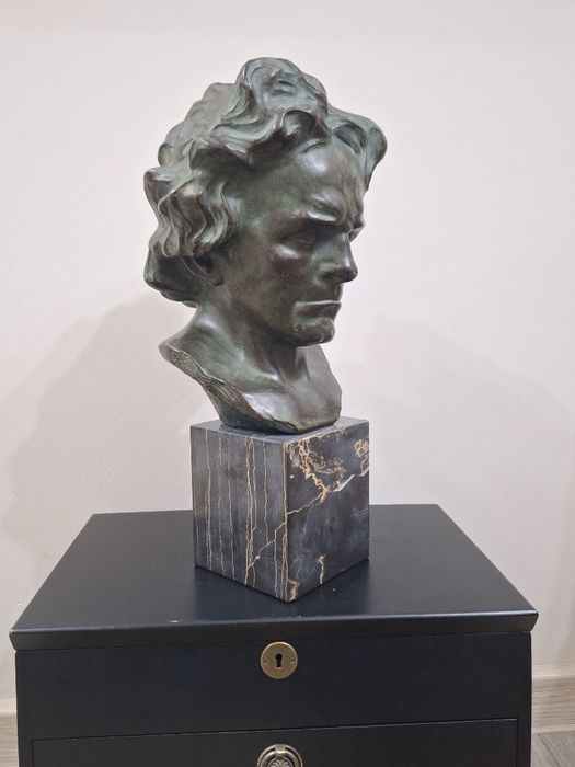 Бронзов бюст на Л.Бетховен