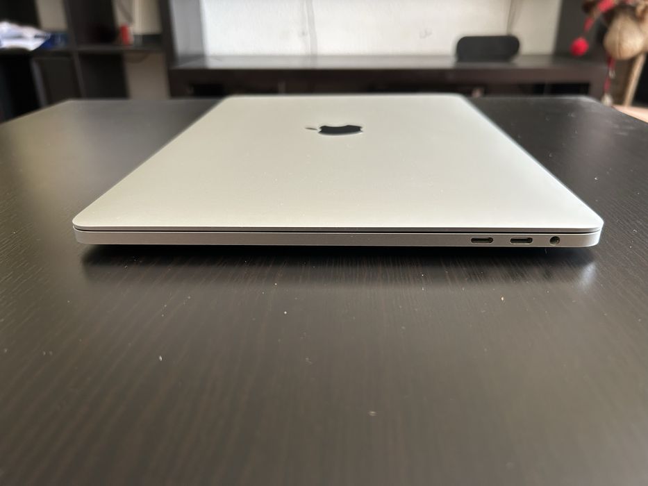 Macbook Pro A1989 13" i5 8GB RAM 256GB 394 cicluri