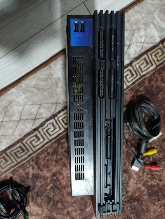 Vând playstation 2, model:scph-50004