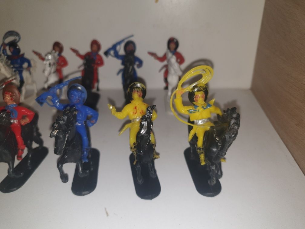 Lot 9 cowboys plastic Jean Hoefler Germania