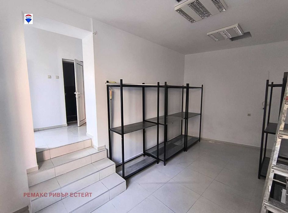 Дава се под наем Магазин в Русе, Център - 200 кв.м за 1000 € - Снимка #4