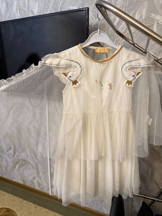 Продам детские платья.