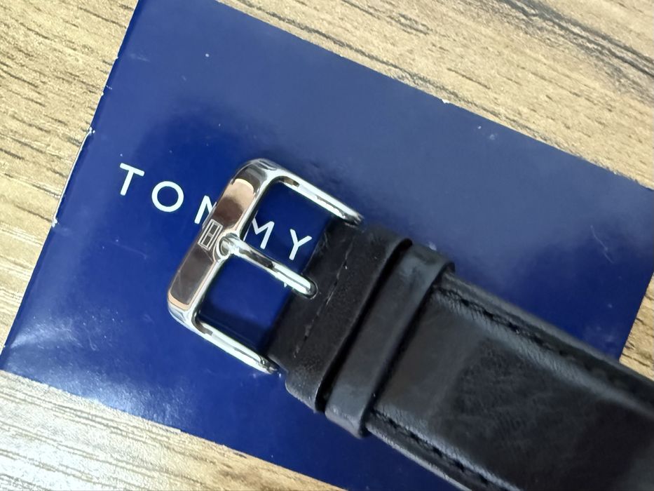 Часы TOMMY HILFIGER (оригиналные).
