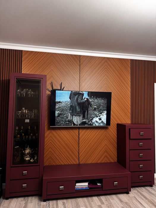 Гостинная горка ,со стеклянной подсветкой