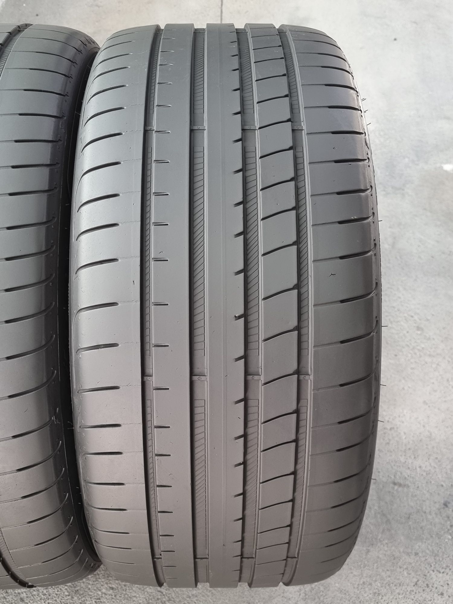 255/35/19 Goodyear 2Броя: 250лв 6мм