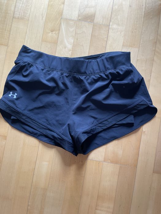 Short Underarmour marime L