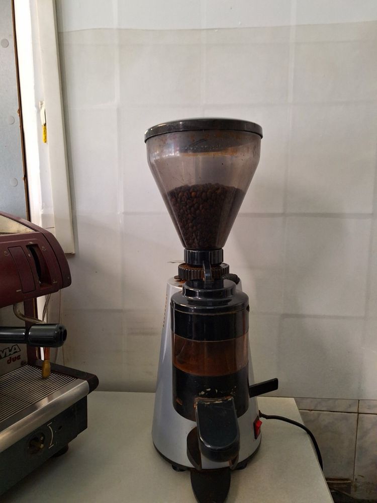 ПРОМО Професионална кафе машина и кафемелачка