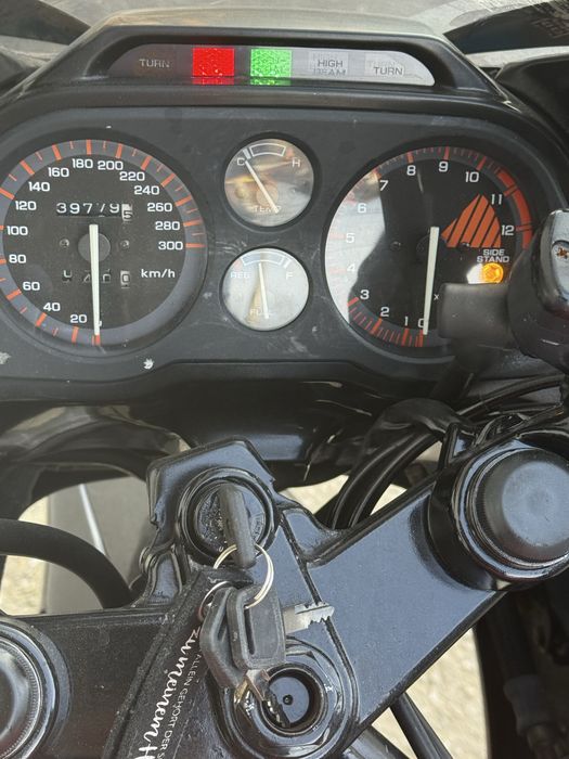 Honda CBR1000F se vinde