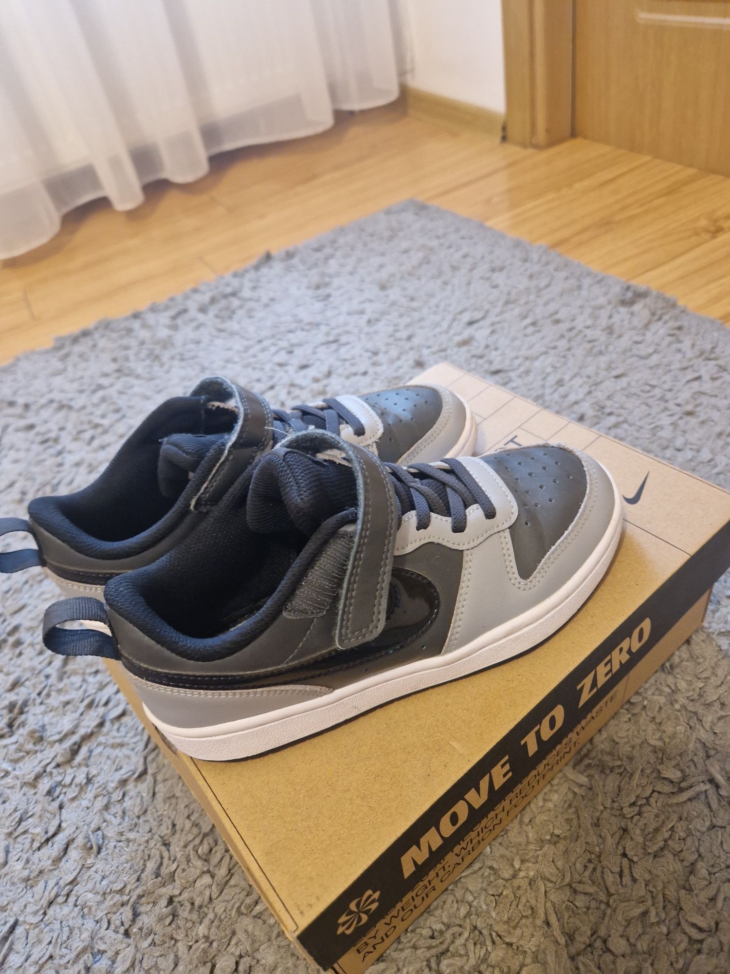 Adidași Nike piele marimea 34