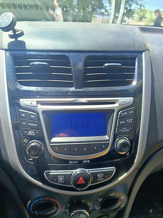 Штатная магнитола Hyundai Solaris / Accent I (дорестайл)