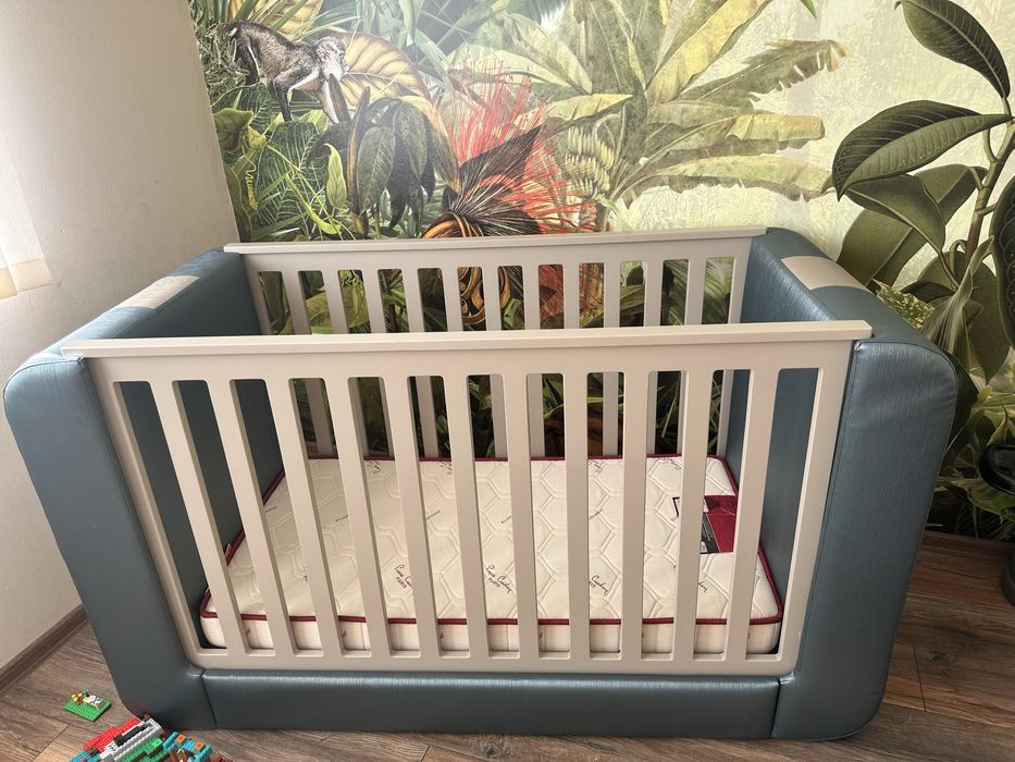 Уникална кошара от кожа и дърво с матрак Pierre Cardin