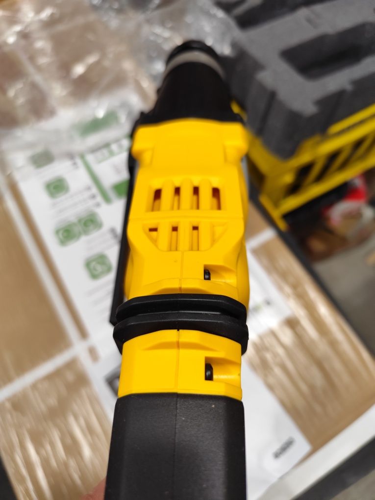 Нов акумулаторен перфоратор къртач Девалт DeWALT DCH263 3J