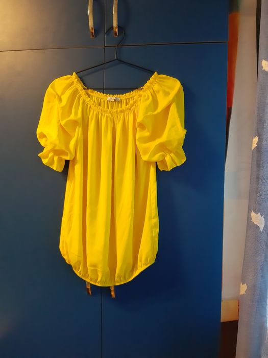 Vând bluziță subțire galbenă