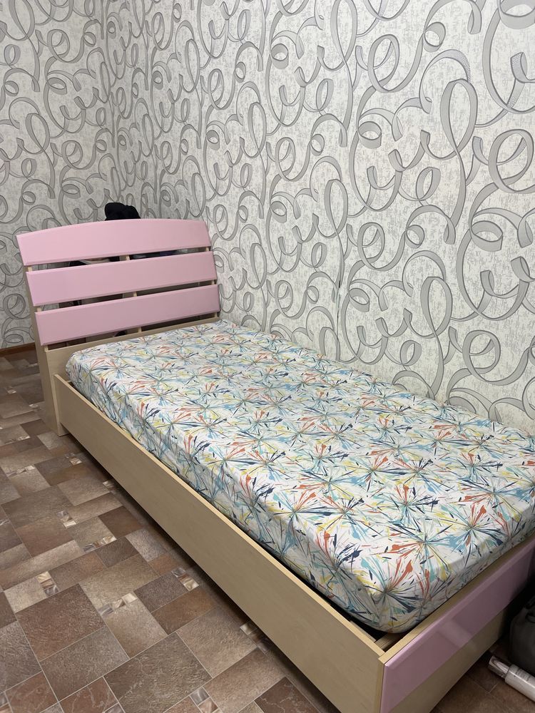Кровать 2м/ 1м .