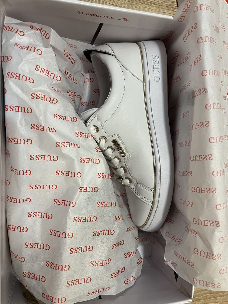 Дамски обувки GUESS