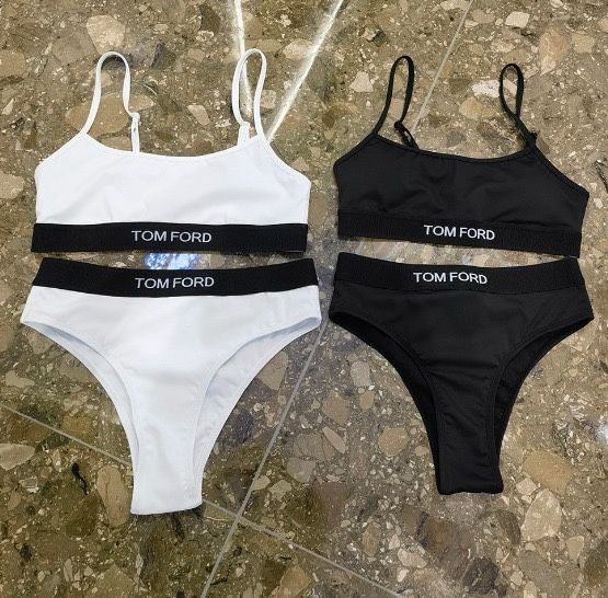 Compleu Tom Ford/ S M L  livr 1 zi