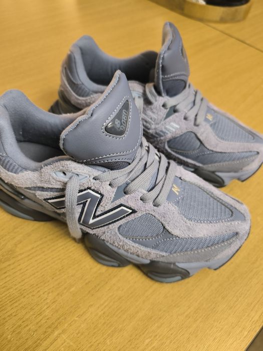 Adidași New Balance 9060