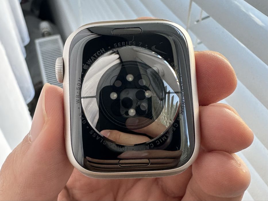 Apple Watch Series 7 Nike Edition 45 mm Starlight