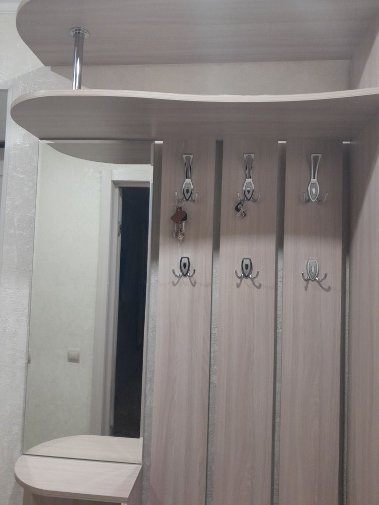 Продам прихожую новую