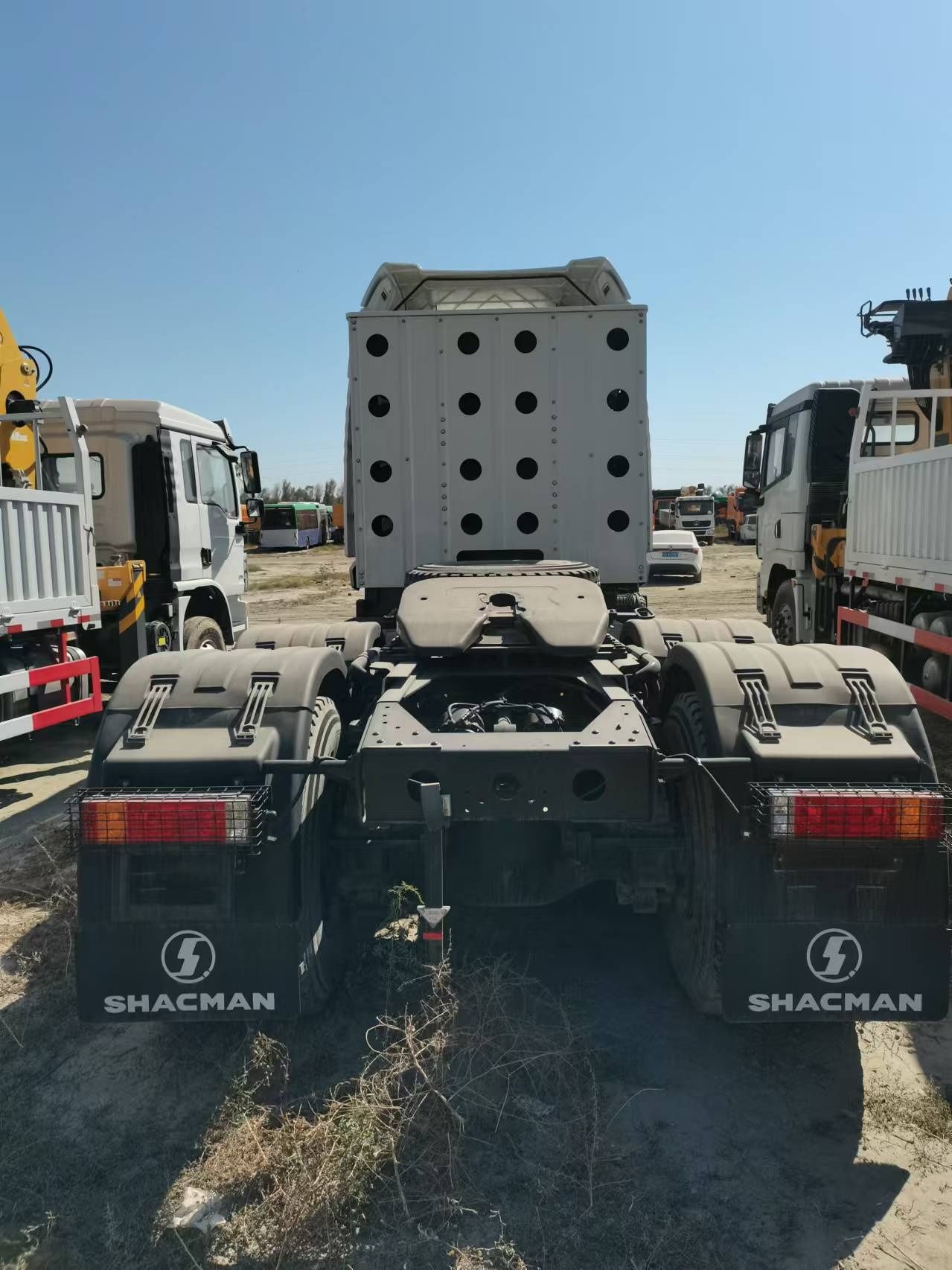 SHACMAN H3000 CNG тягач