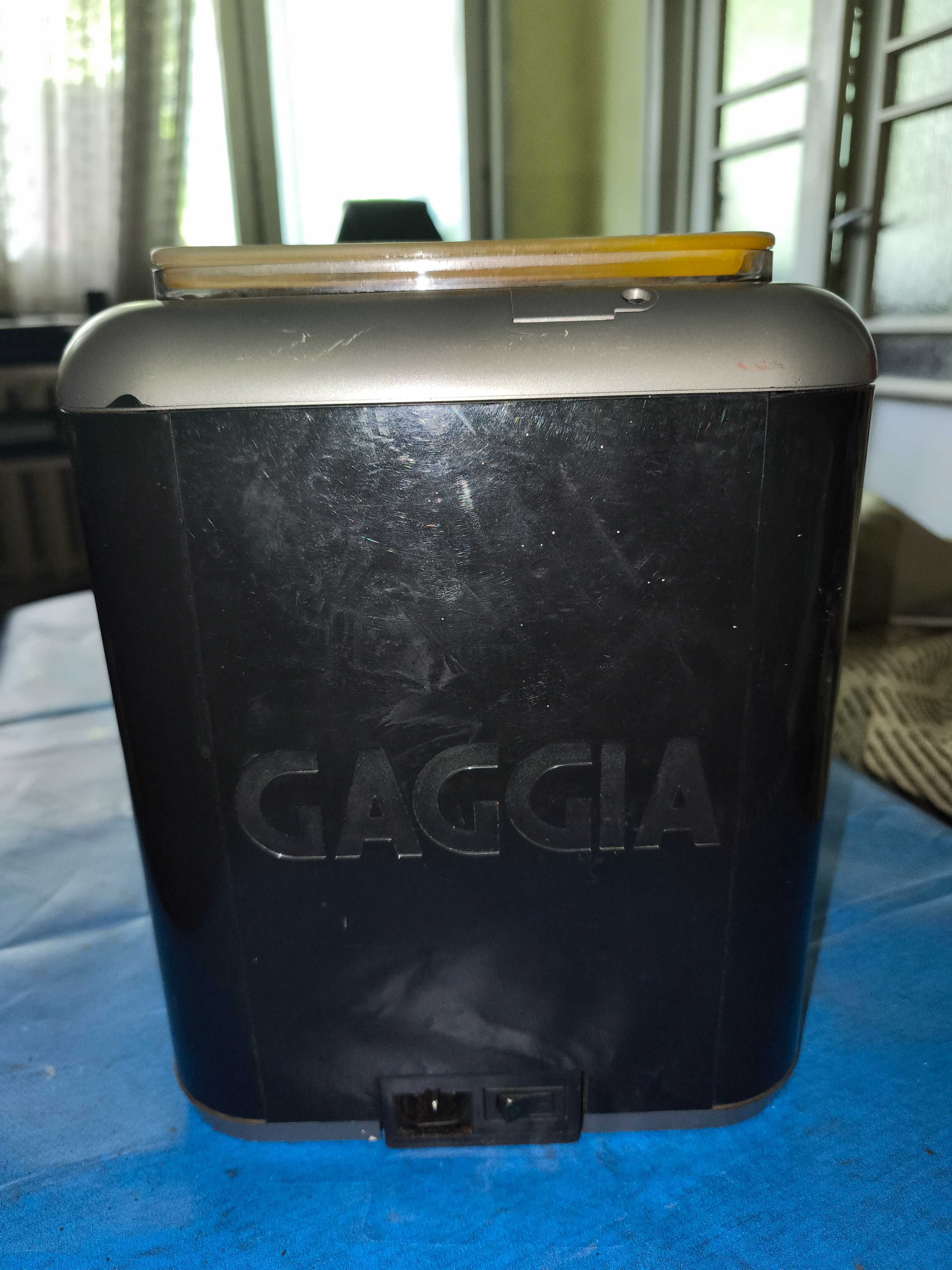 Продавам Saeco Gaggia с аква филтър и капучинатор