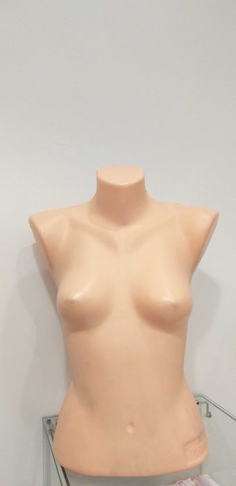 Манекены-торсы пластиковые