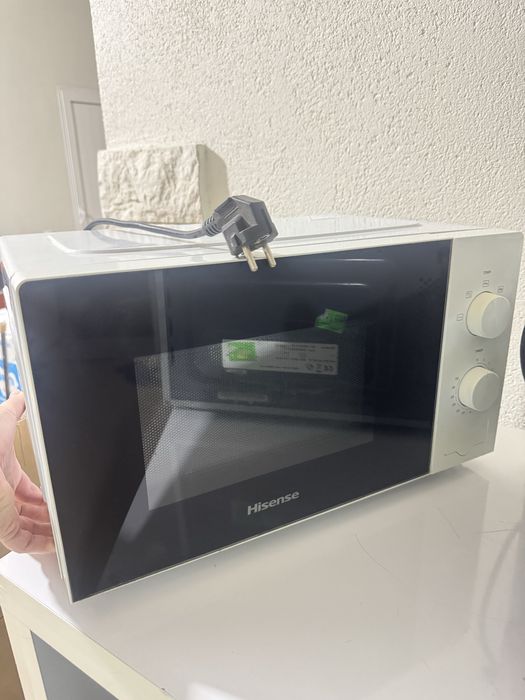 Продам микроволновку Hisense