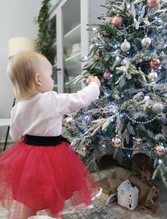 продам елку новогоднюю с украшениями