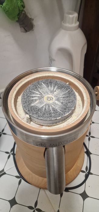 Moara de cereala austriaca MT18 fara plastic. Doar lemn, inox si corun