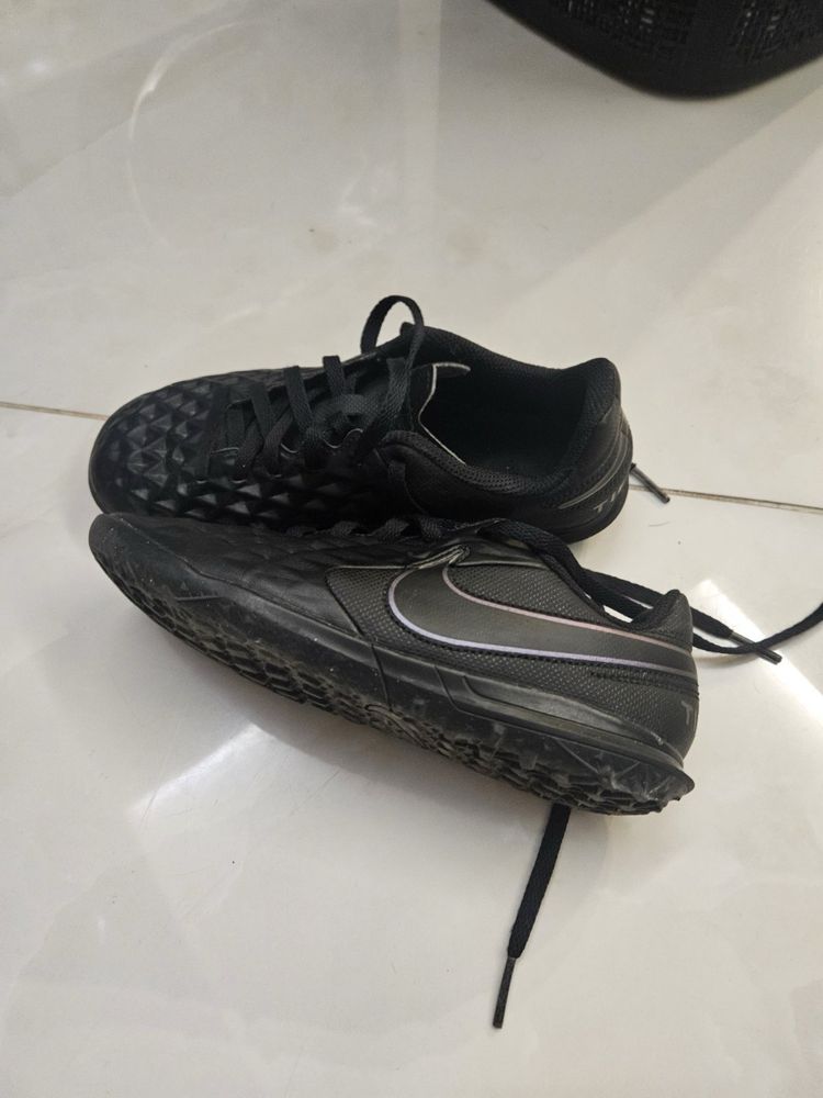 Детски обувки за футбол Nike tiempo 31,5 номер