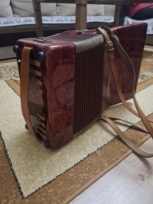 Акордеон Велтмайстер 40баса.Като нов