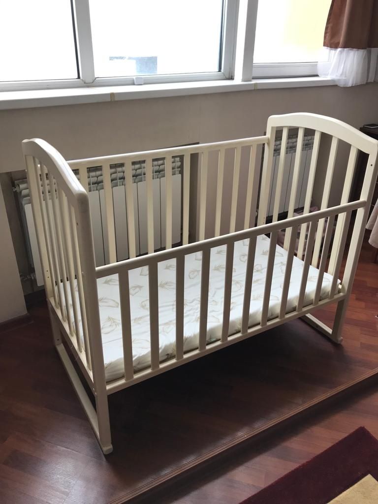 Кровать детская для новорожденных манеж почти новая дерево Россия