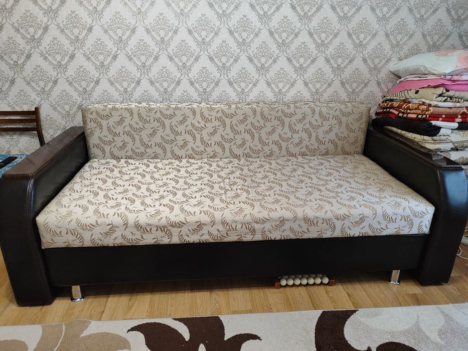 Продам диван в хорошем состоянии