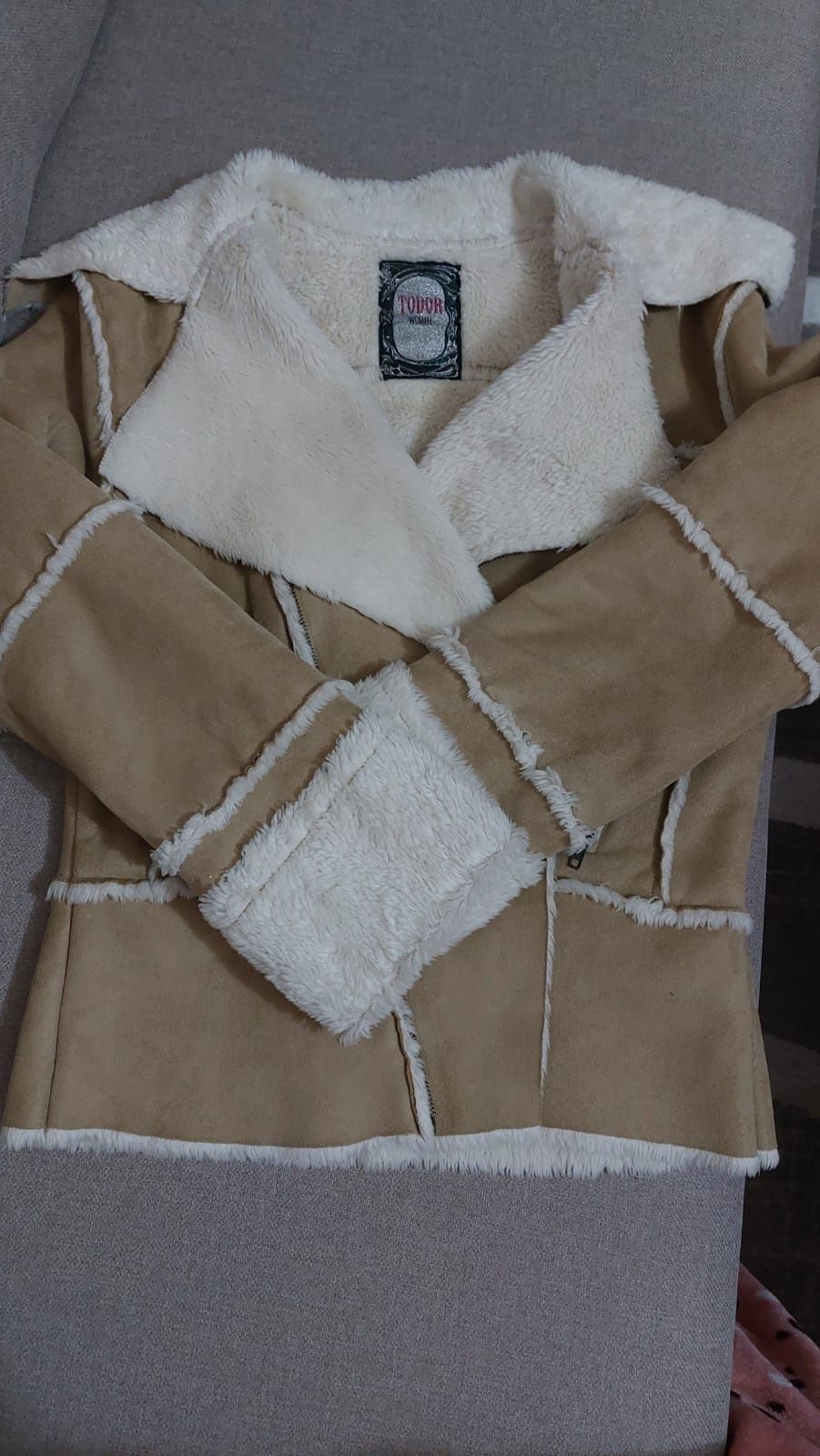 Geaca jacheta cu blana marca Tudor marime M L 40-42