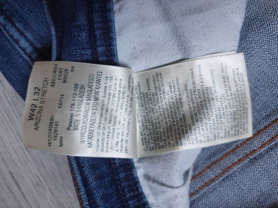 Blugi WRANGLER "Arizona Stretch" - Marime W42 L32 (Talie 107 cm)